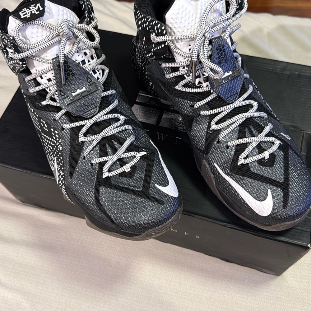 Nike Black and White Patterned Sneakers